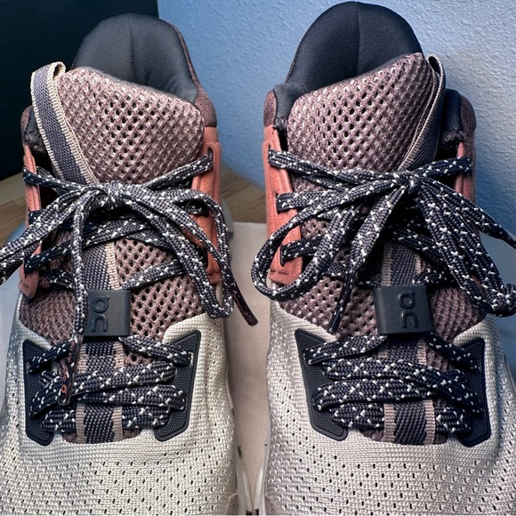 ON Cloud Hi Edge Shoe - Women's Blush/Storm, size 6W - Picture 10 of 11